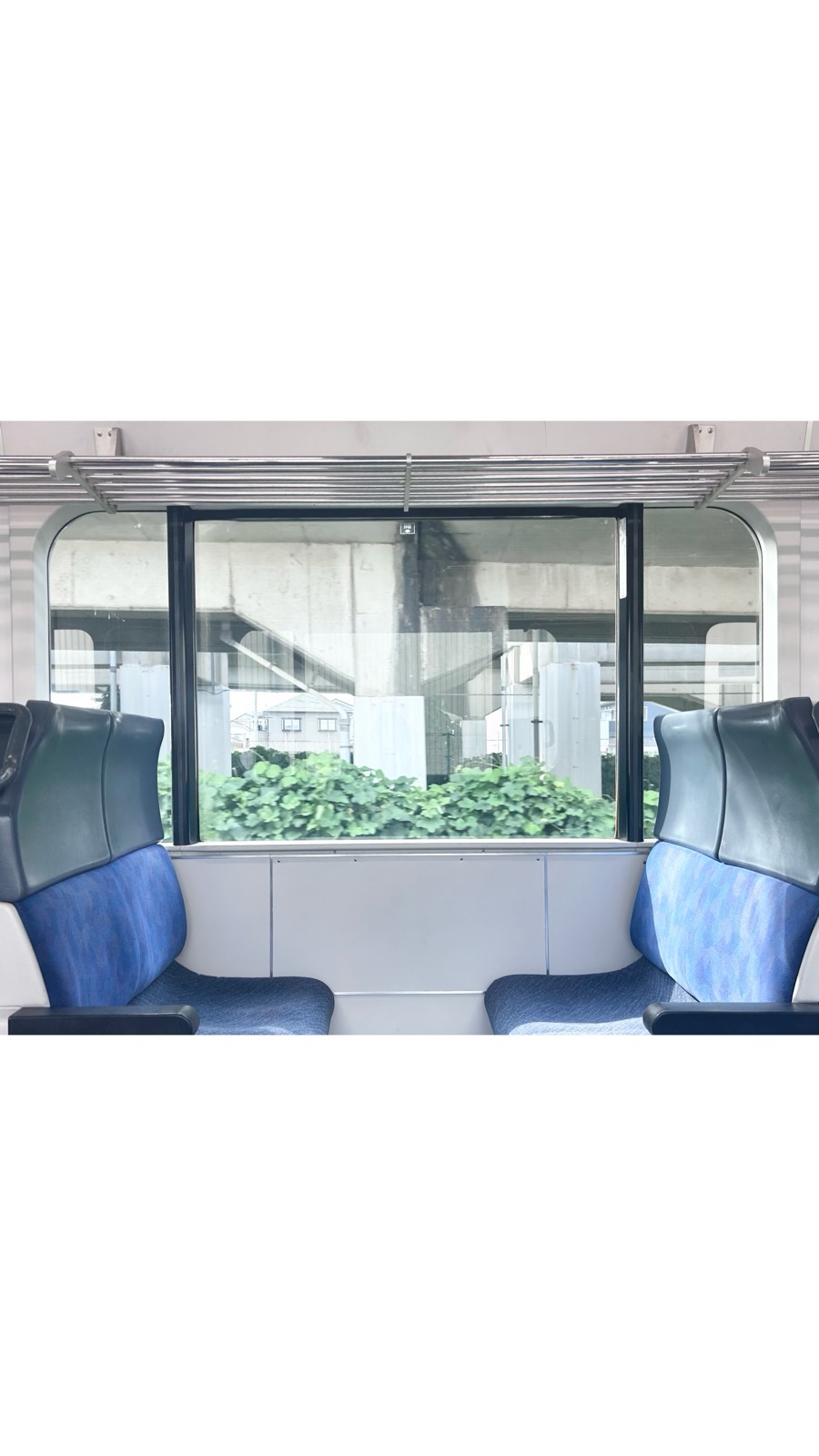 windows of _ 6ページ目の写真：the train